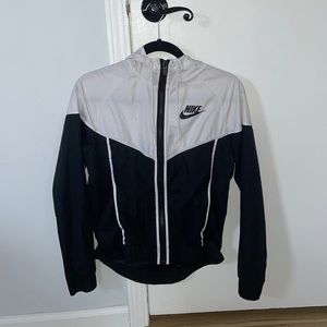 Women’s Nike Windbreaker XS